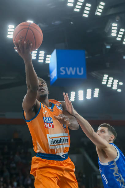 极大地削弱 极大地削弱